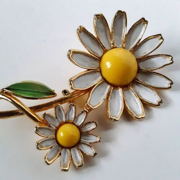 Vintage Weiss Retro Style Gold Tone Large Flower Shape Brooch - Picture 2 of 9